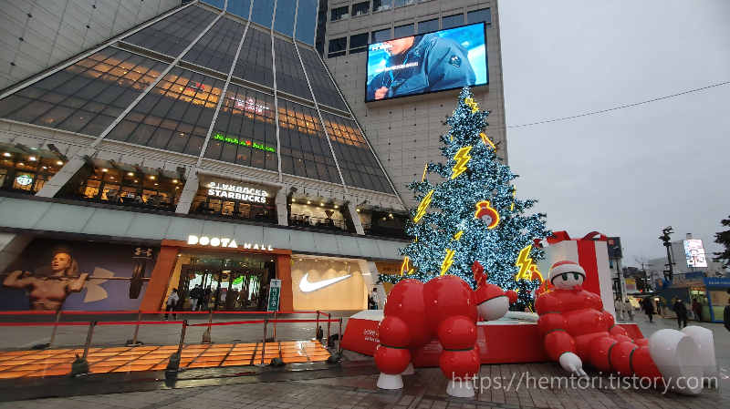 dongdaemun 동대문 놀거리&#44; 두산타워 앞 전경