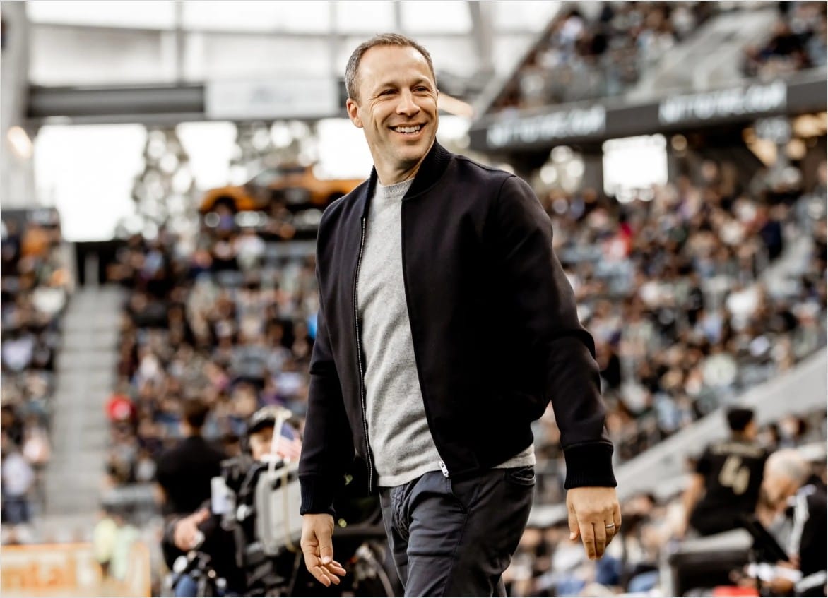 스티브 체룬돌로 감독