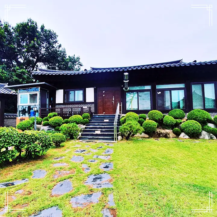 생방송오늘저녁 소나무 기와집 한옥 스테이 숙소 독채 온수풀장 스파 대부도 펜션 추천