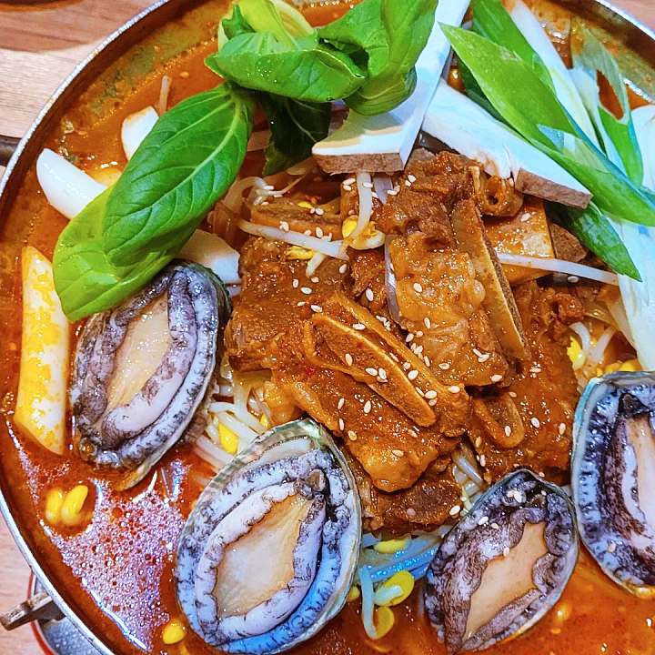 돈쭐내러왔습니다 전복 갈비찜 해신탕 소갈비찜 먹방 조권 60kg 도전 강서구 까치산역 맛집 이영자 2AM 조권 방송 소개