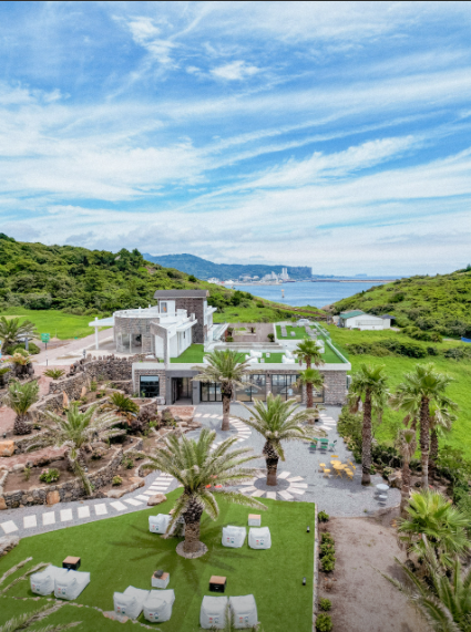 오늘N 제주 산방산 카페 한라봉케이크 조약돌케이크 딸기케이크 크루아상 한라봉에이드 대한민국 보물정원 제주 서귀포시 소색채본