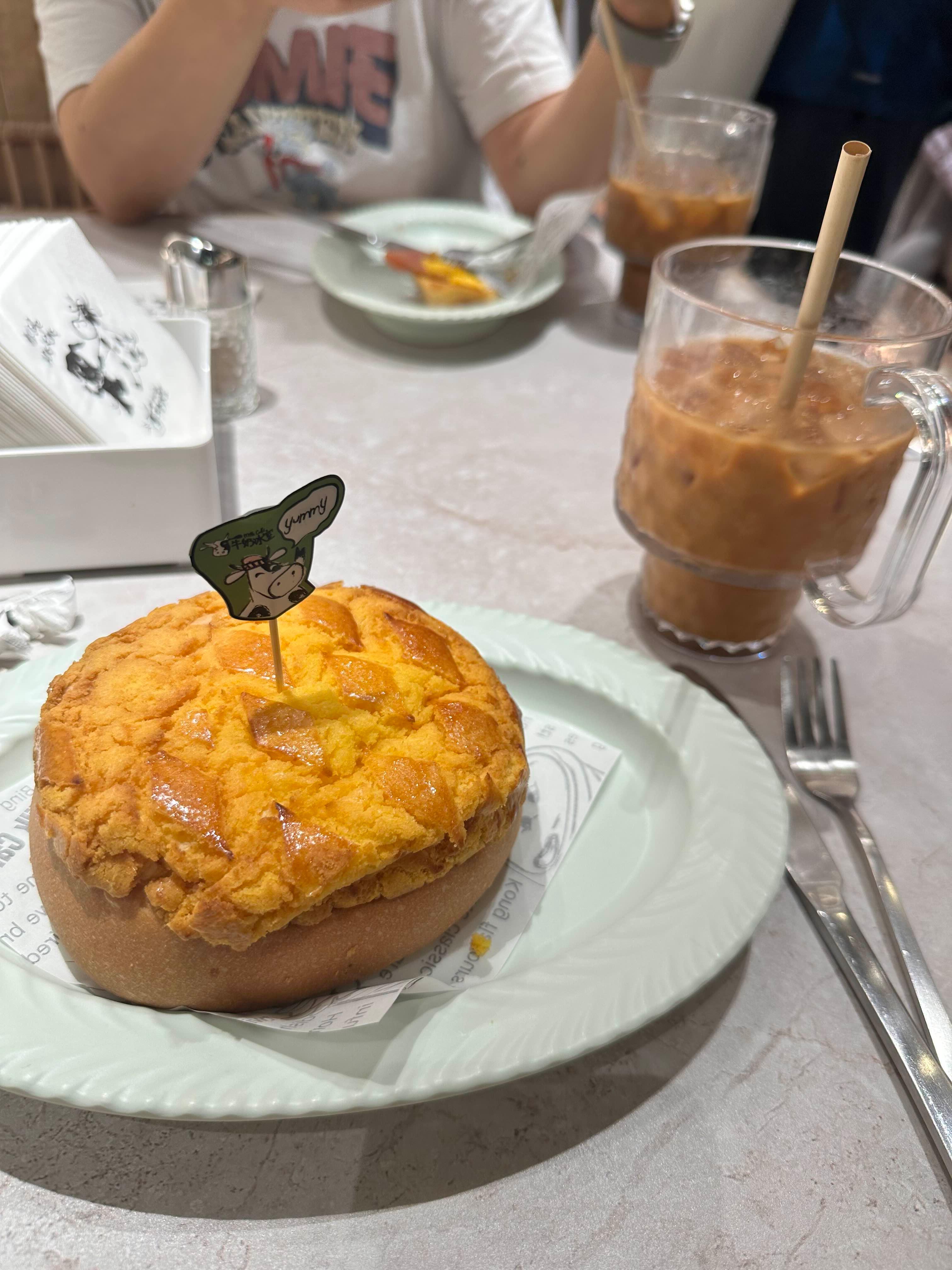 밀크카페 추천 메뉴 치지 파인애플 번 CHEESY PINEAPPLE BUN