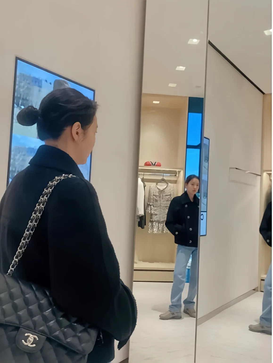 김고은&#44; 김고은 왓츠인마이백&#44; 왓츠 인 마이 백&#44; 김고은 가방&#44; 샤넬 22백&#44; 샤넬 앰버서더&#44; 김고은 패션&#44; 김고은 스타일&#44; 내추럴 시크&#44; 셀럽 스타일&#44; 여자 연예인 가방