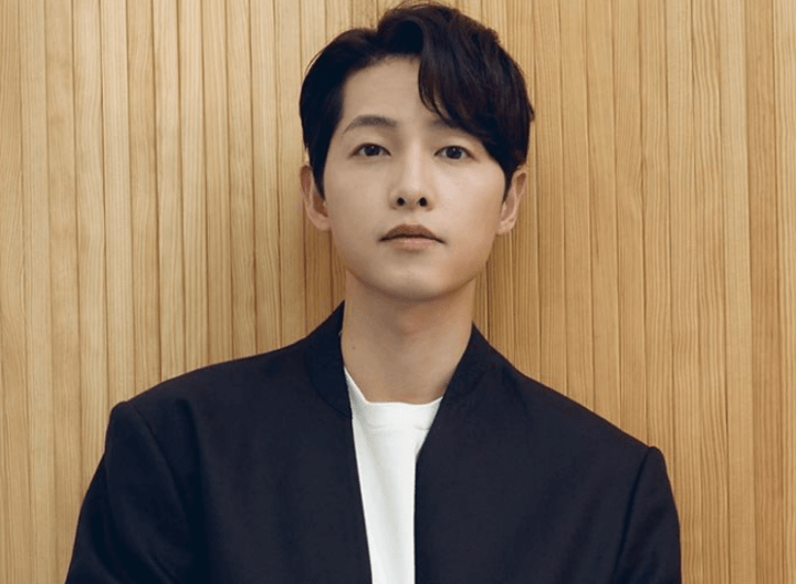 송중기-기사사진-검정색-옷