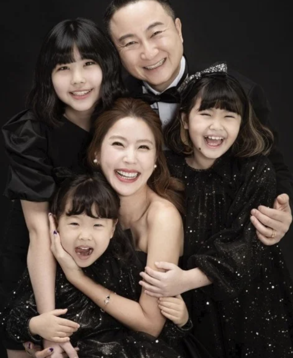 주영훈 이윤미 따들과 함께한 가족 사진