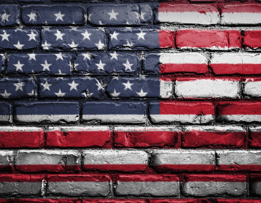 미국 코인 시장은 거대한 규모와 함께 성장 가능성이 높은 시장입니다. 하지만 규제와 세금, 보안 등의 요소를 신중하게 고려해야 하며, 장기적인 안목을 가지고 투자하는 것이 중요합니다. 초보 투자자는 먼저 안정적인 코인부터 시작하여 점진적으로 포트폴리오를 확장하는 것이 바람직합니다. 미국 코인 시장의 흐름을 지속적으로 파악하며, 성공적인 투자를 위한 전략을 세워보세요!