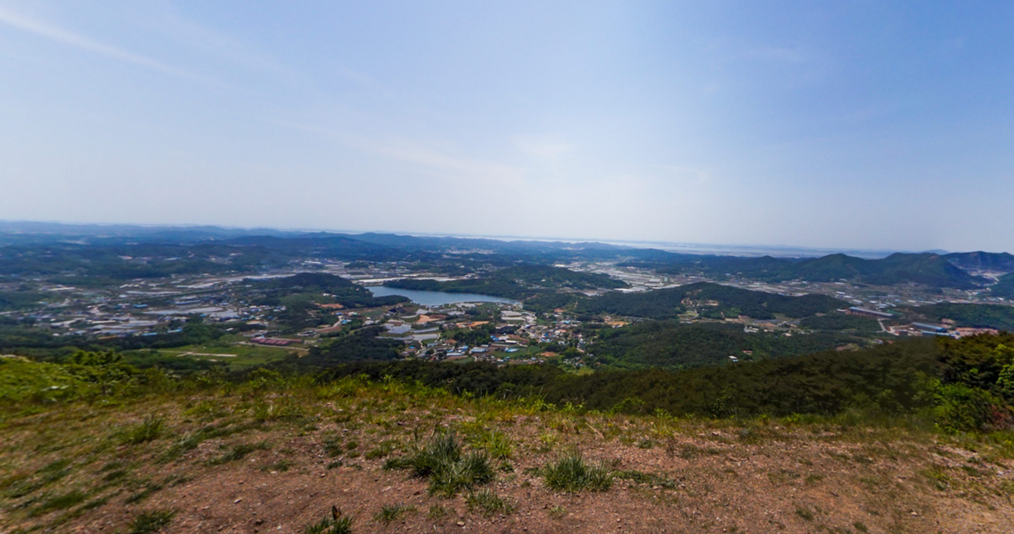 백월산 정상 풍경입니다.