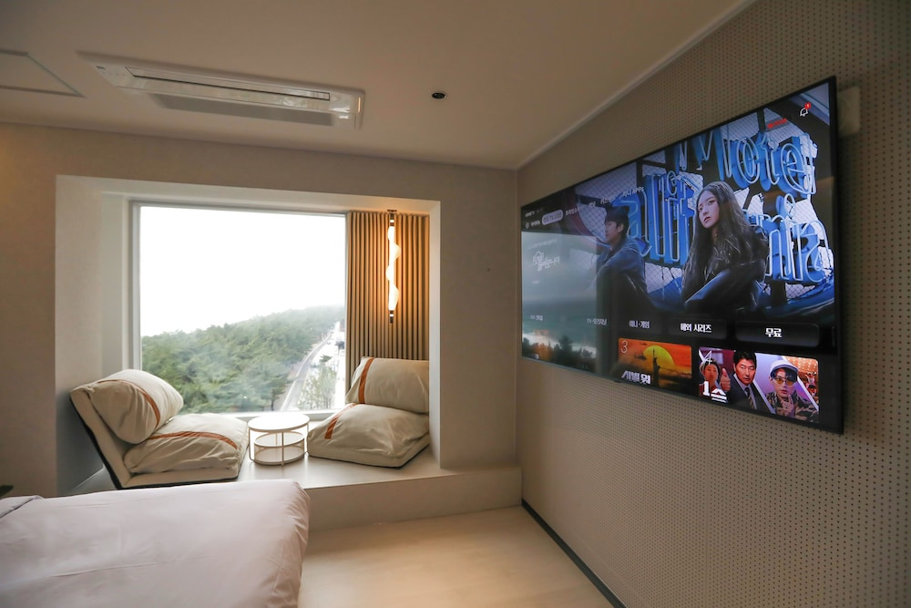강릉 하운드 더 블루 호텔｜오션뷰&middot;넷플릭스&middot;카페까지, 할인 혜택으로 가성비 숙소 예약하기!