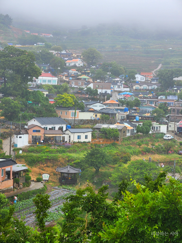 오밀조밀-알록달록한-시골집들