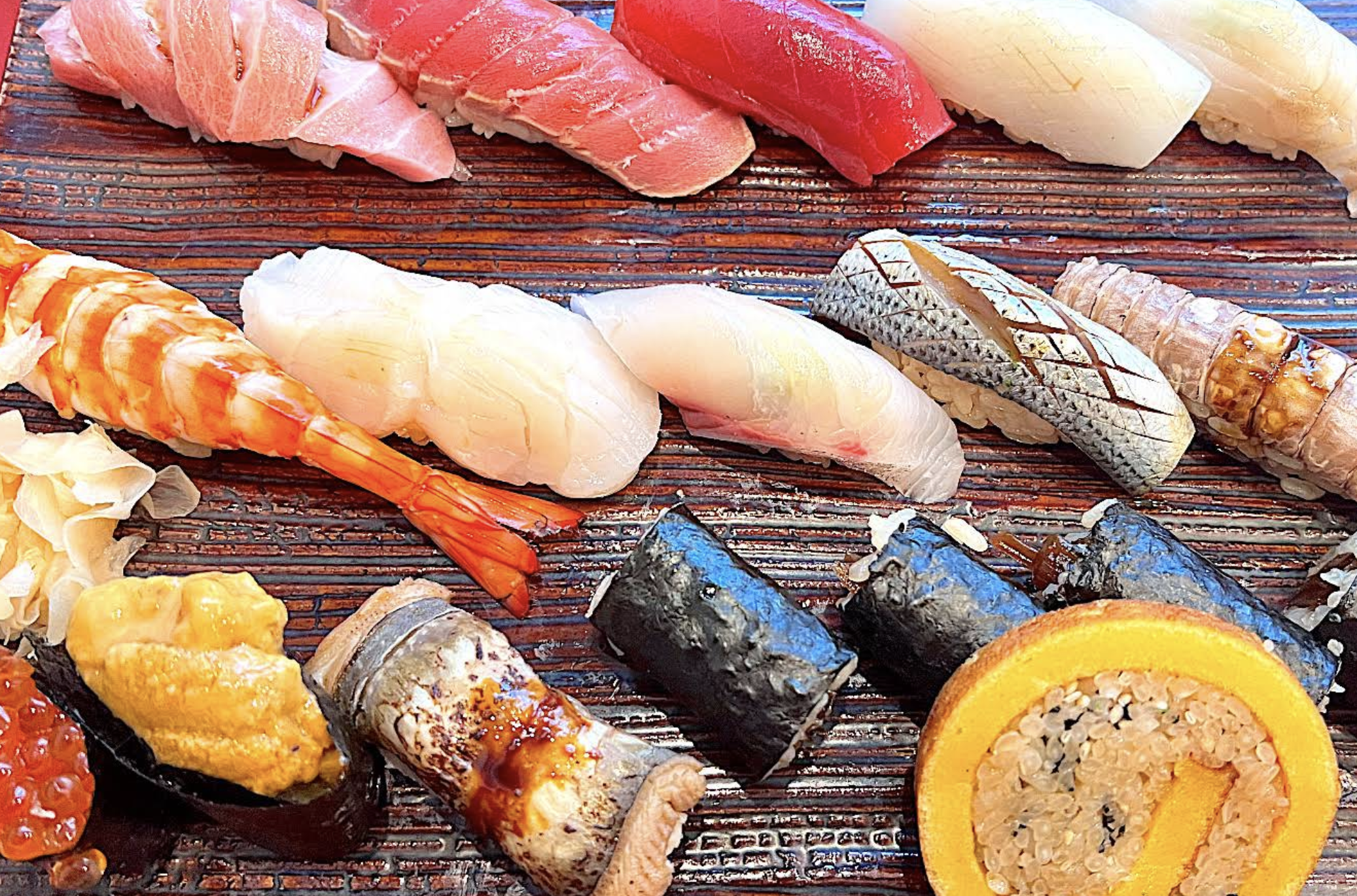 자노이치 혼텐 (蛇の市本店)
문호가 사랑한 130년 전통의 에도마에 스시