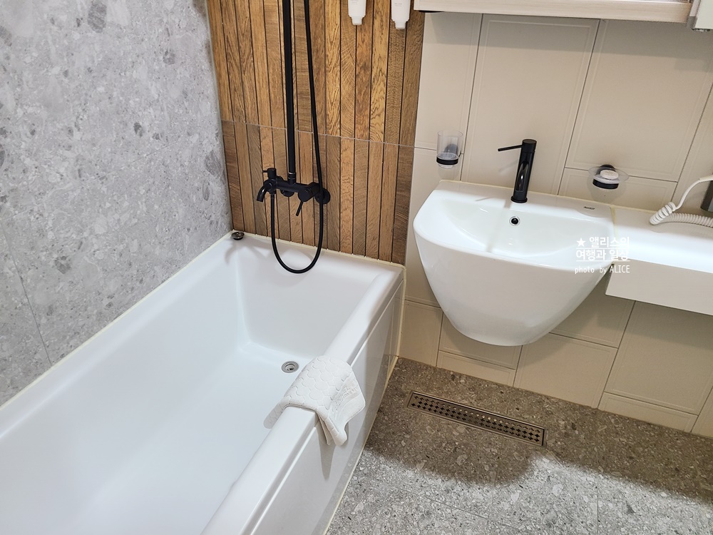 동대문 근처 호텔, 동묘역 호텔 DM 디럭스 더블룸 후기 (욕조있음) 가성비 호텔