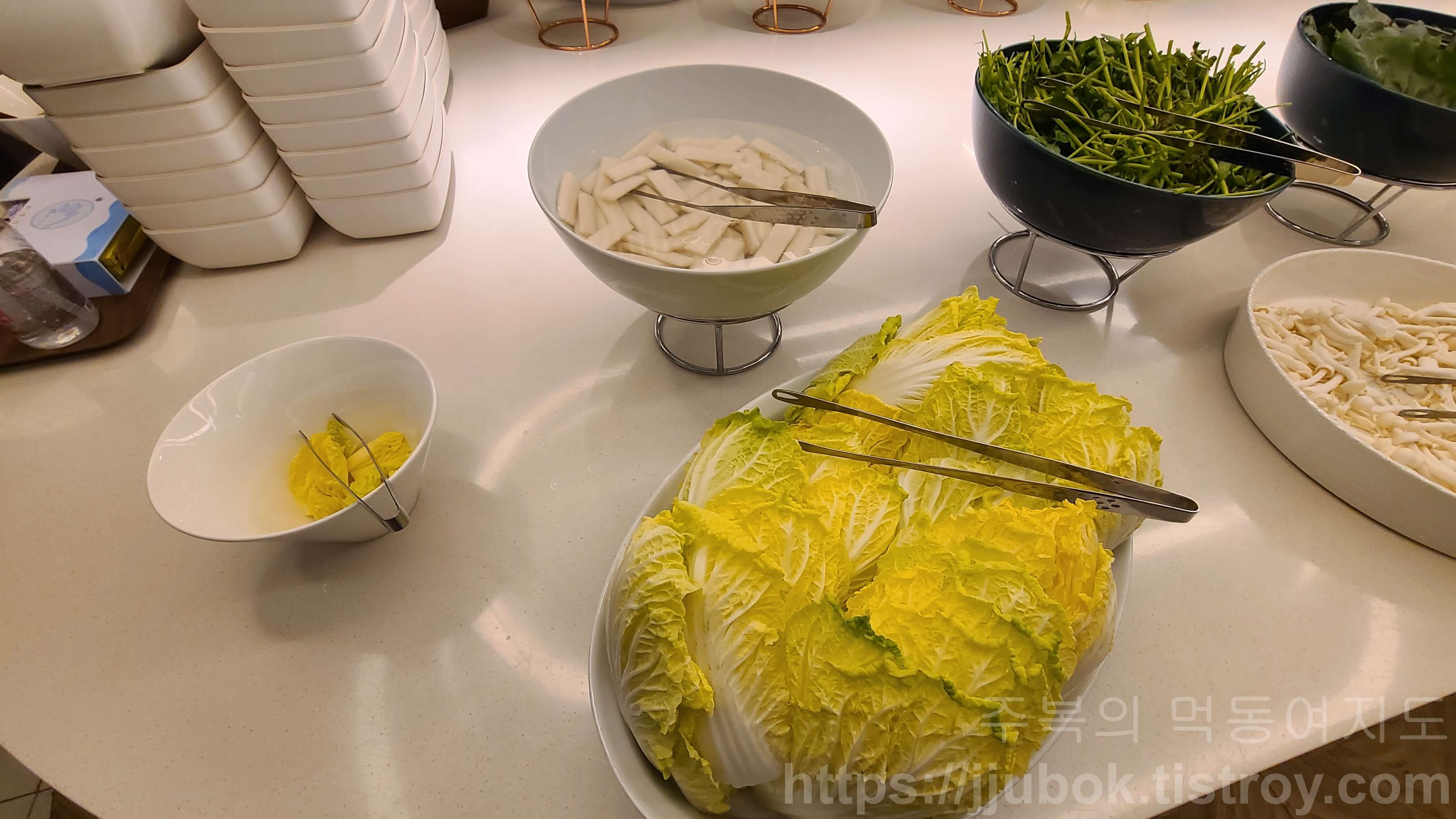 모던-샤브-하우스-야채-셀프바-2