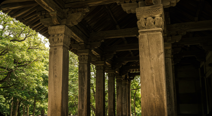 오래된 사원의 나무 기둥