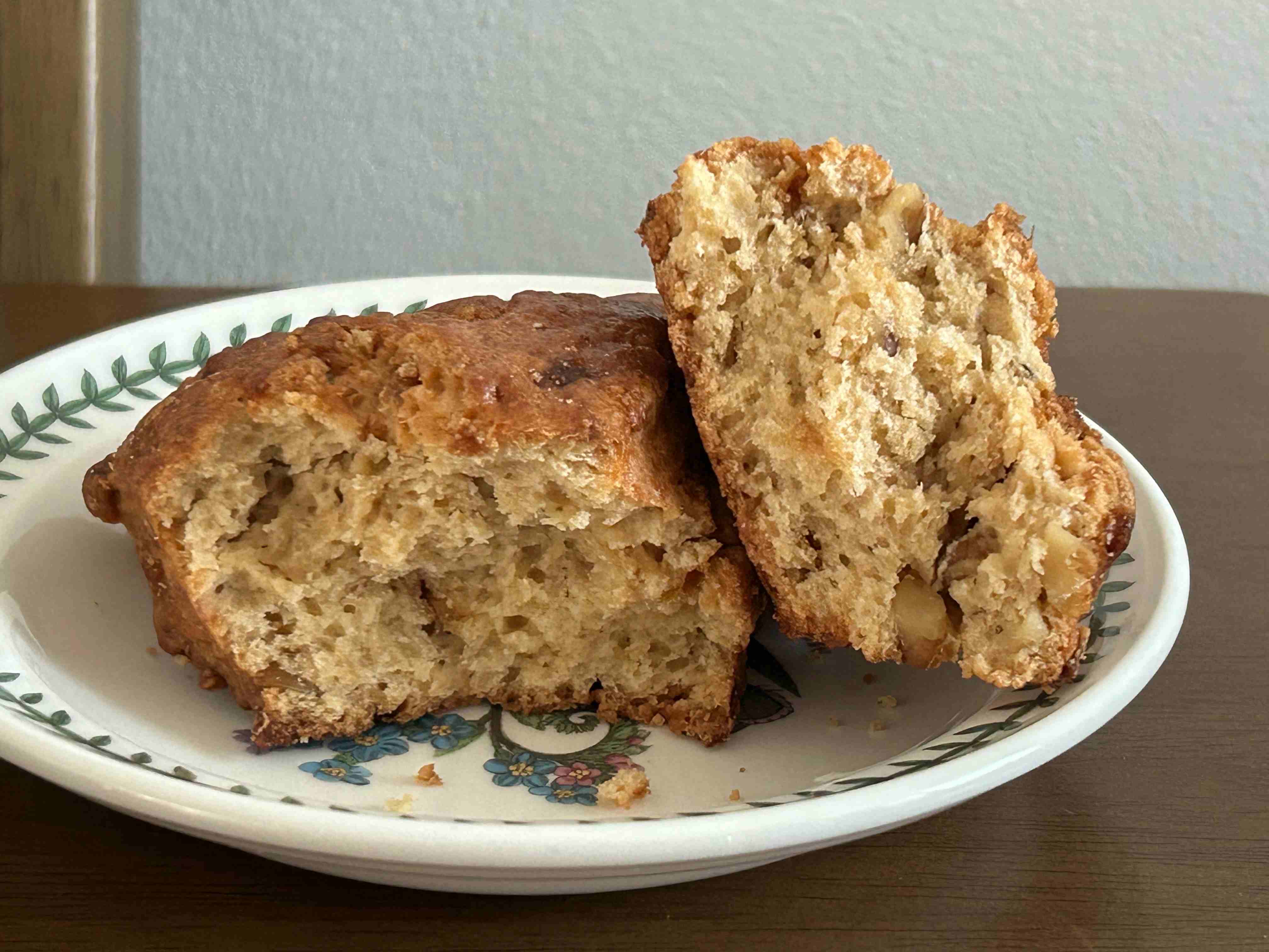 뚜레쥬르 호두카라멜스콘 단면