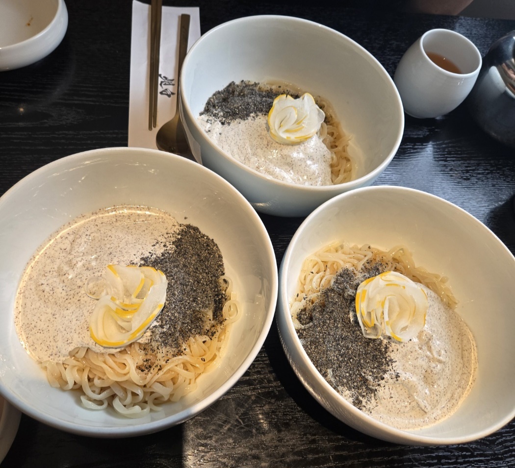 탄백의 콩비빔칼국수