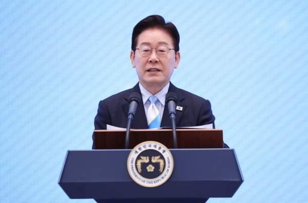 청와대 노동절 기념식의 역사적 의미와 정책 분석: 63년 만의 귀환, '근로자' 아닌 '노동자'로 2026