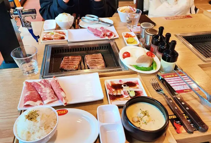 생방송 오늘저녁 홍대입구 서교동 5,900원 1인 혼밥 스테이크 맛집