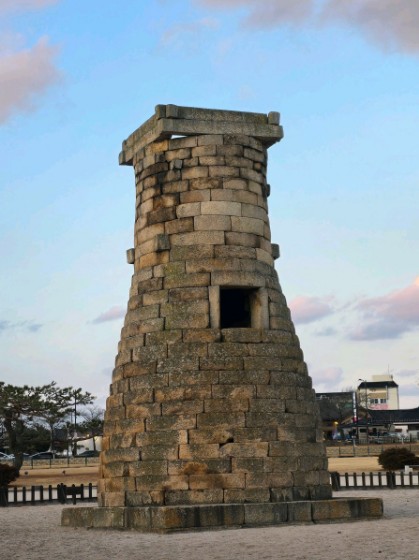 경주첨성대 지금은 지진으로 모양이 비틀어짐 경주여행