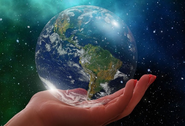 손-위에-지구