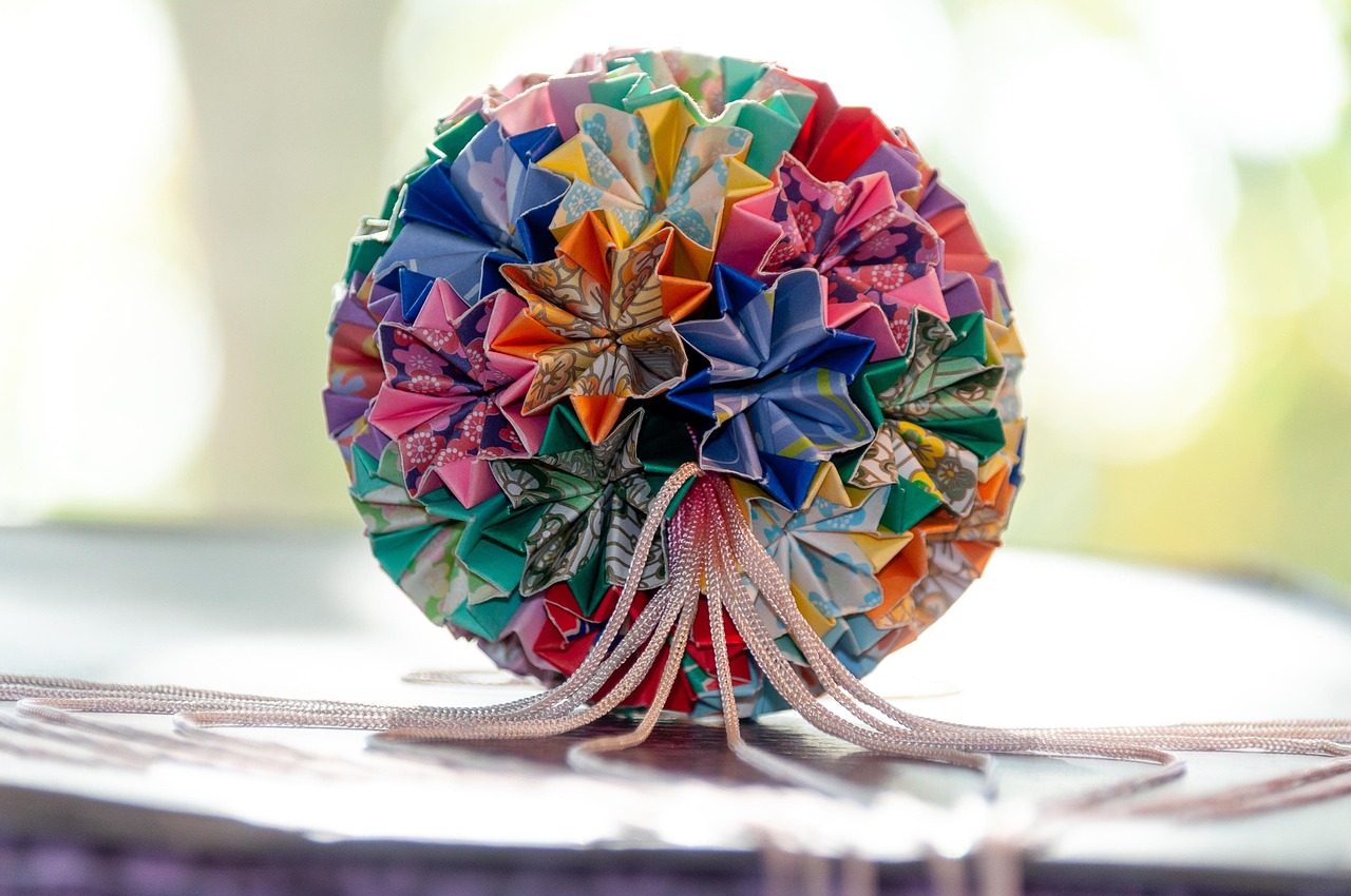 예쁘게 접힌 색종이