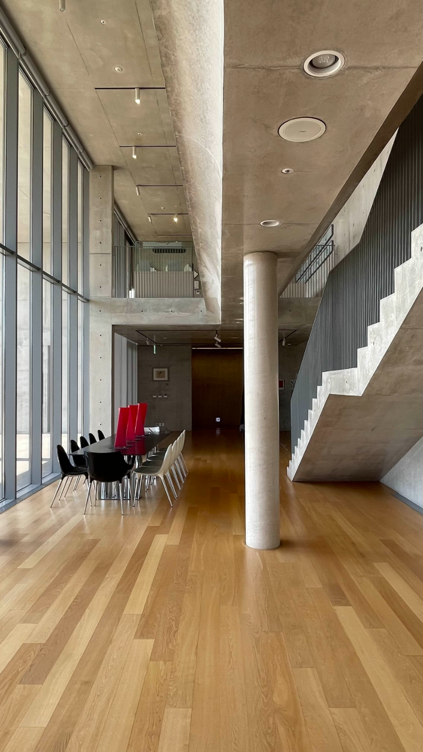 제2관 현대 미술 전시 2층 가는길