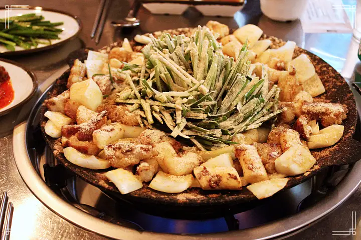 생생정보 곱창 구이 마늘 가루 눈 내린 곱창 대파김치 맛집