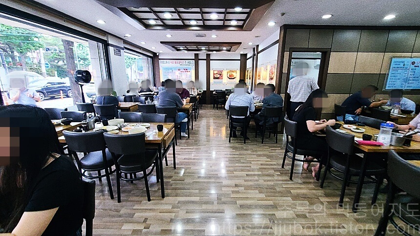 팔미낙지한마리수제비-성산점-내부