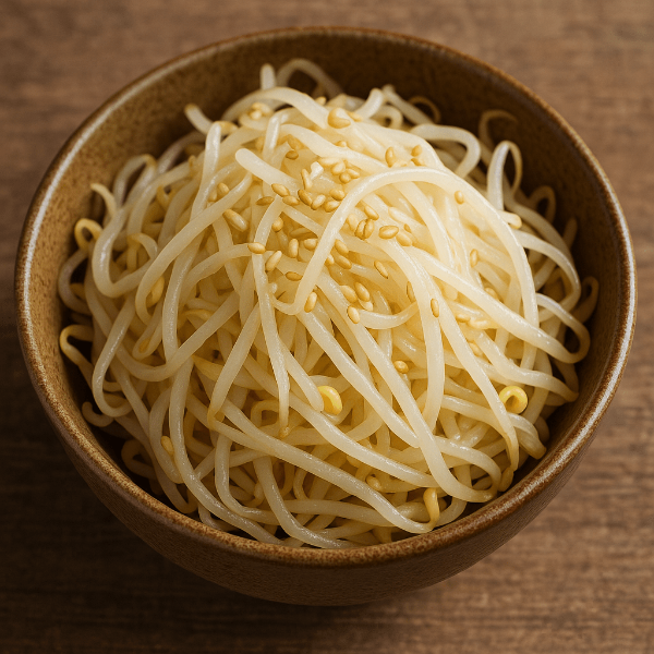 콩나물을 그릇에 담은 장면