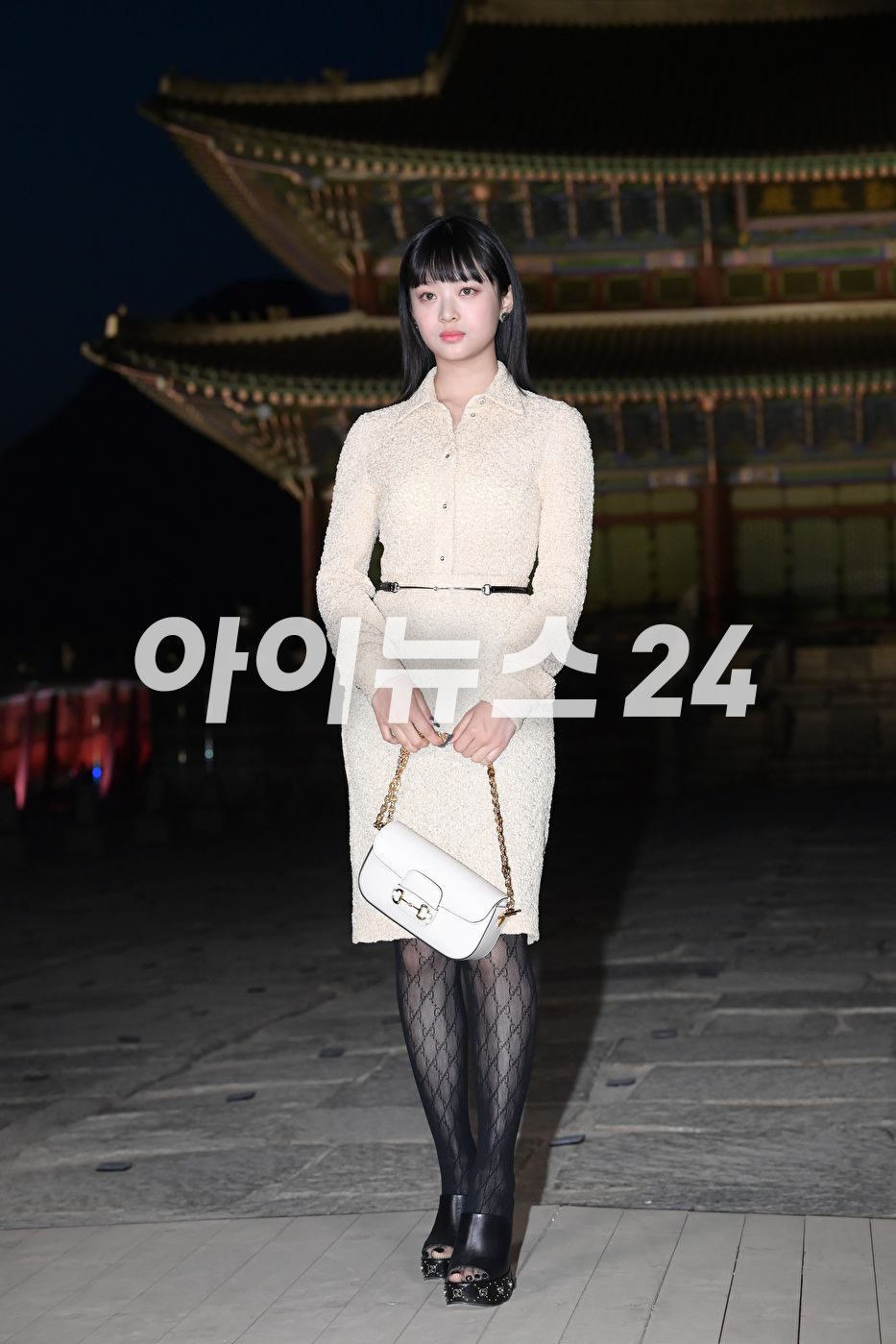 뉴진스 하니가 16일 오후 서울 경복궁에서 진행된 구찌(Gucci) 2024 크루즈 패션쇼에 참석하고 있다. [사진=정소희 기자]