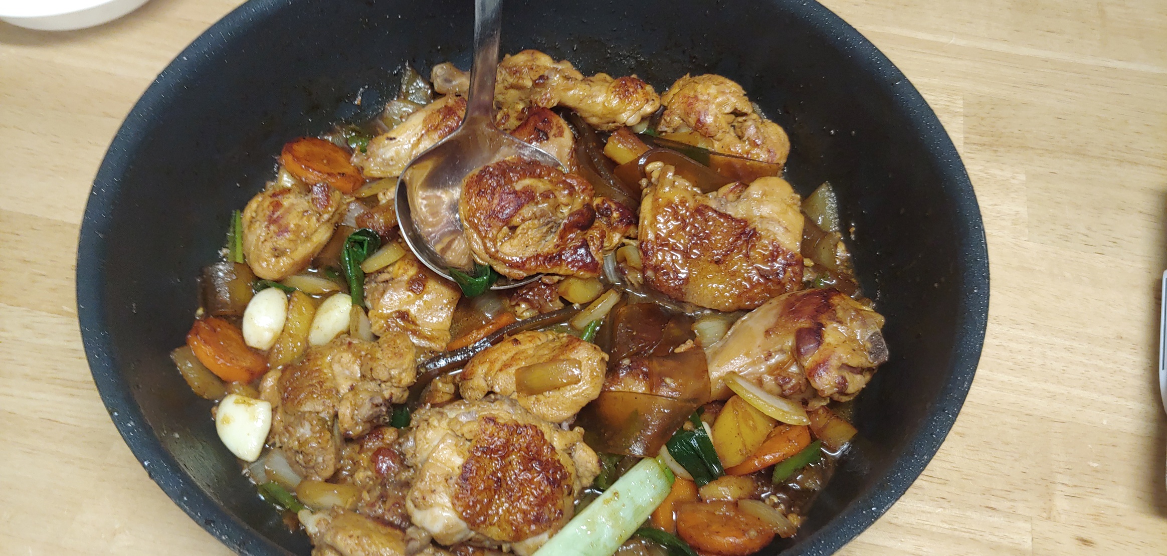 완성된 간장 찜닭