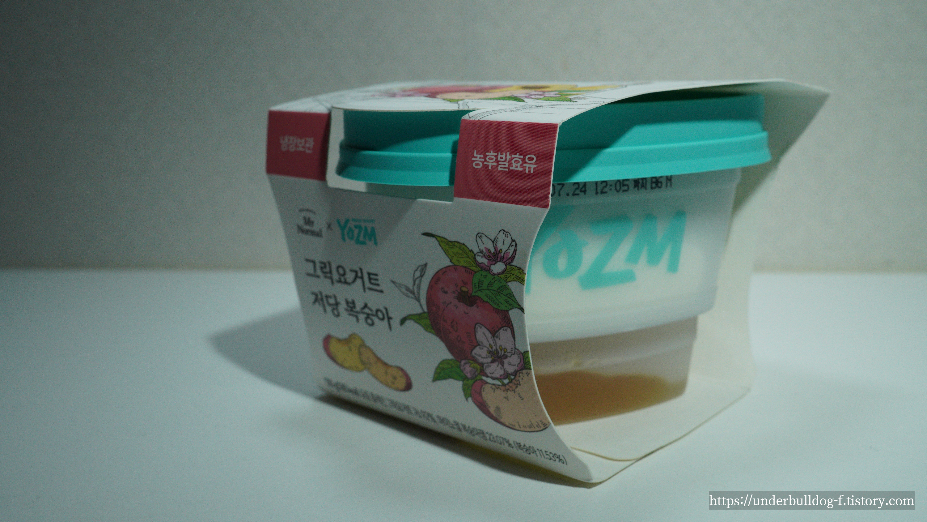 그래놀라나 견과류를 더하면 아침 메뉴로도 활용하기 좋은 제품