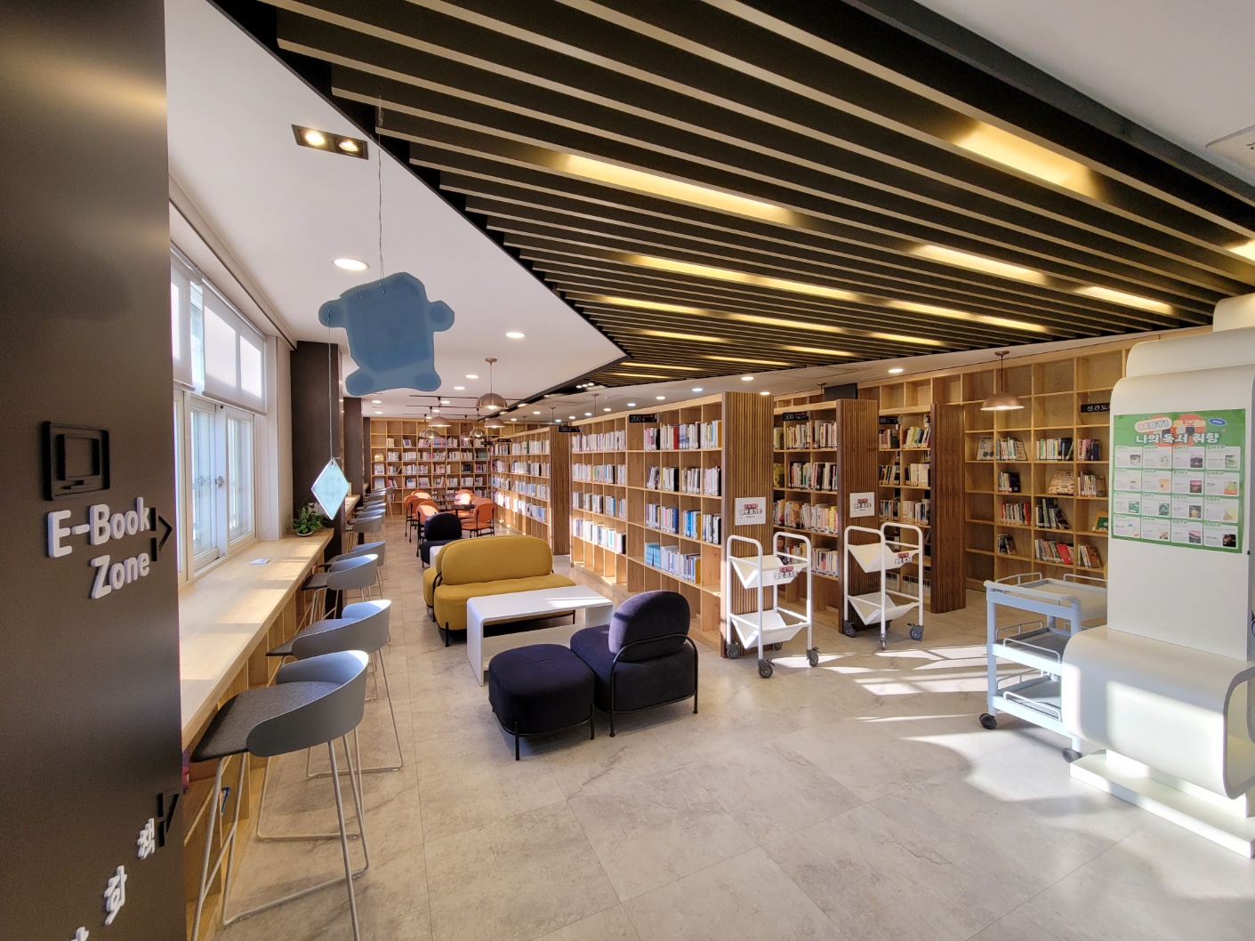 경기도 고양시 목암중학교 도서관 모습