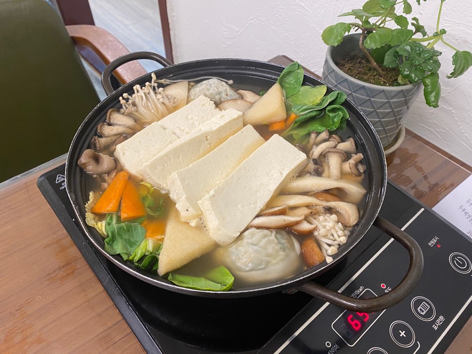 콩닢-두부버섯전골