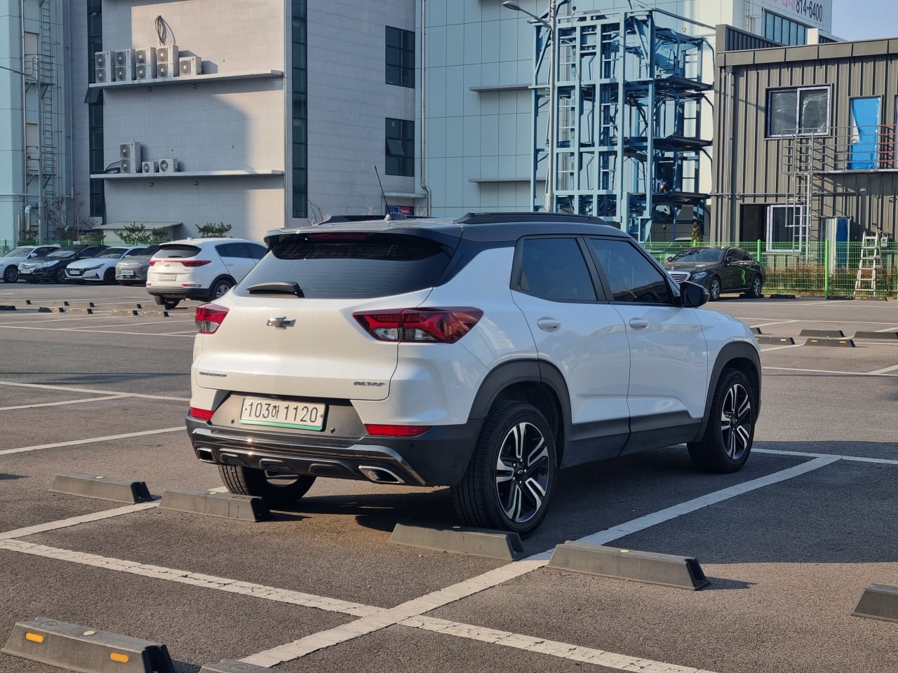 트레일블레이저를 둘러보던 모습입니다. 당시 촬영한 시각은 오후 4시쯤.