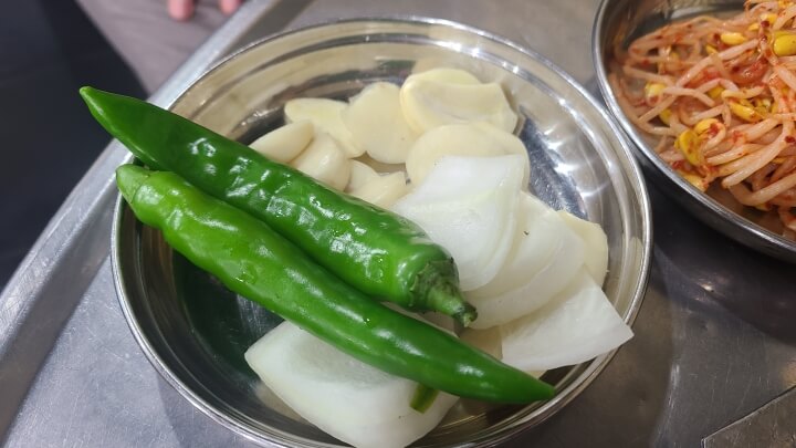 마포주먹고기-밑반찬