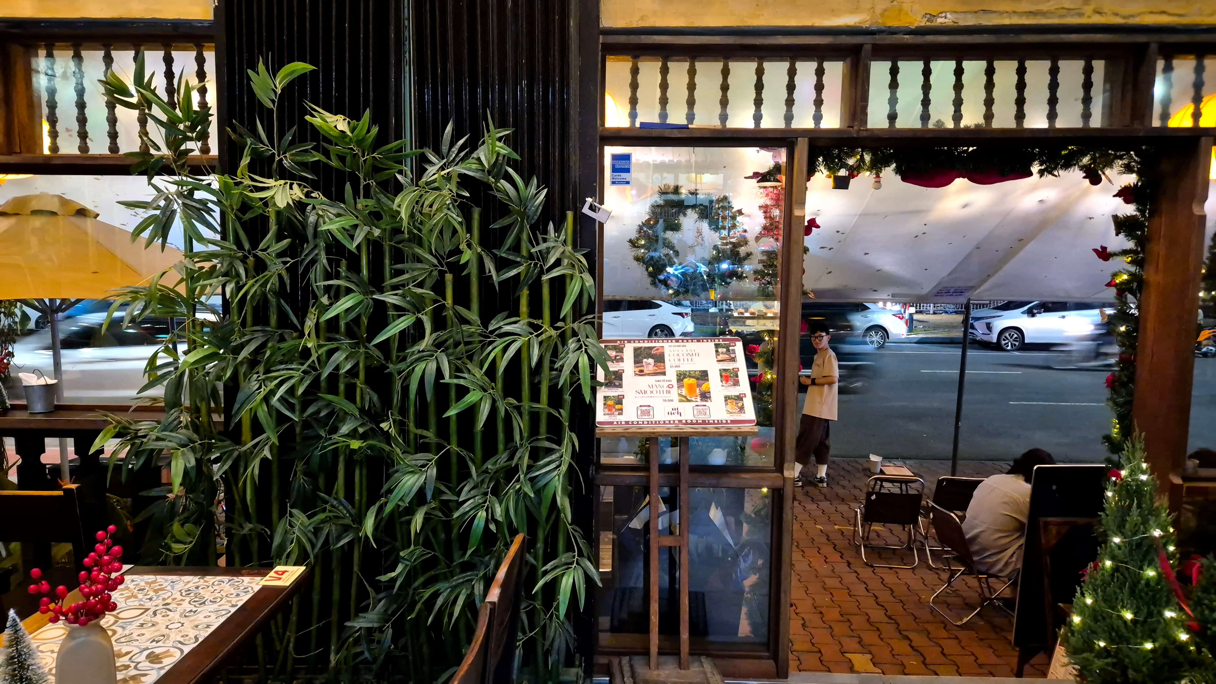 &Uacute;t Tịch Caf&eacute;