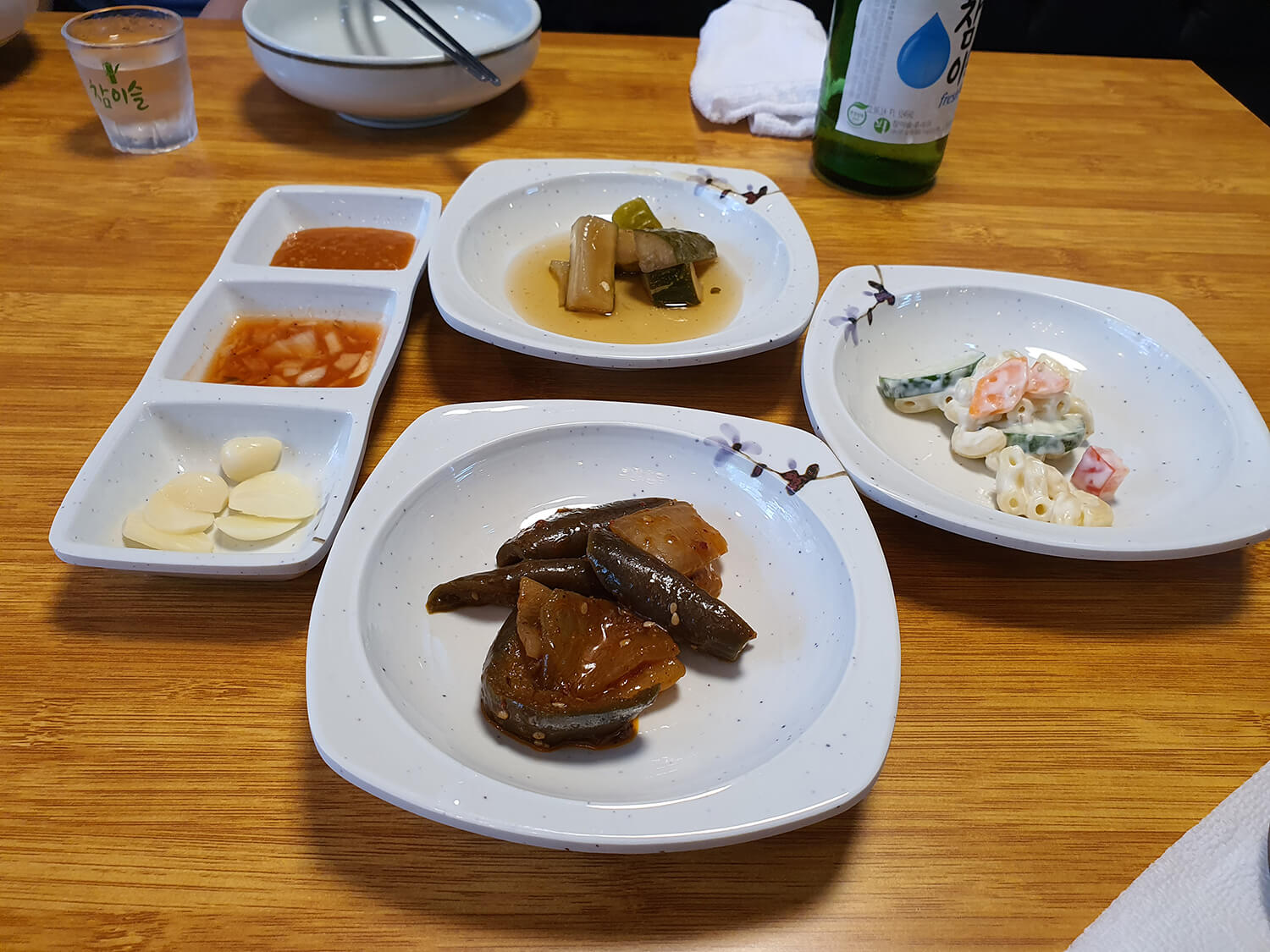 오금동 보쌈&middot;족발 맛집 - 기본반찬1