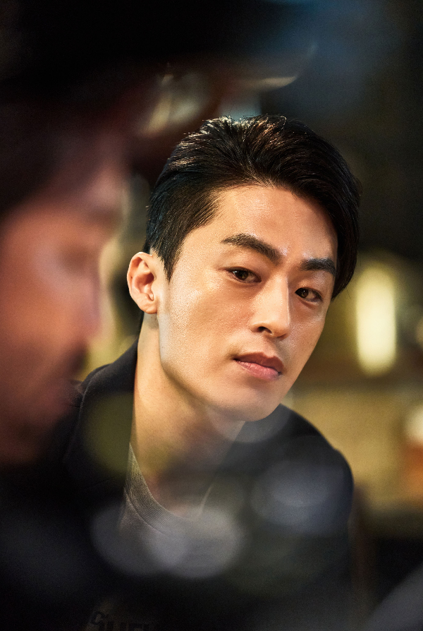 구교환 - 한희성 역