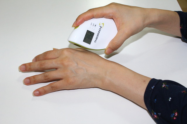 Measuring back-of-hand temperature with a non-contact IR thermometer
