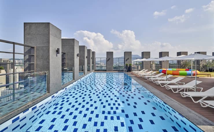 힐튼-가든인-서울-강남-수영장