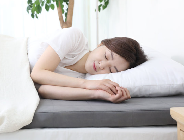 깊은 잠을 위한 침대 관련 사진