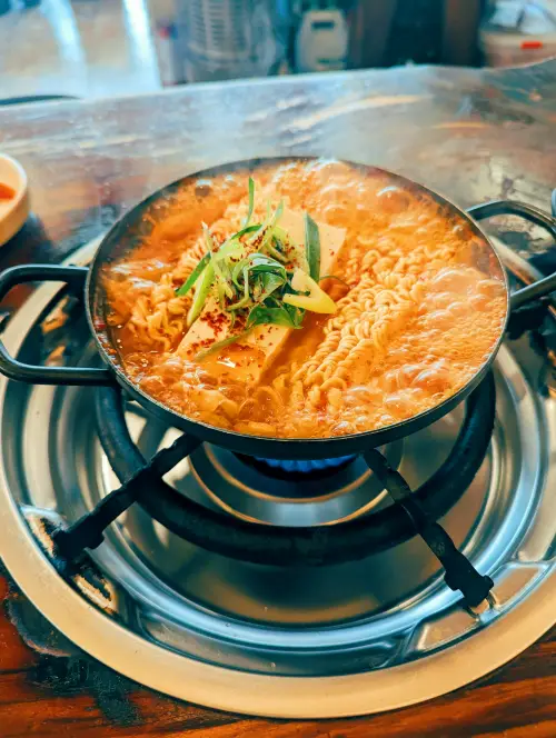 Korean instant ramyeon noodles late night snack