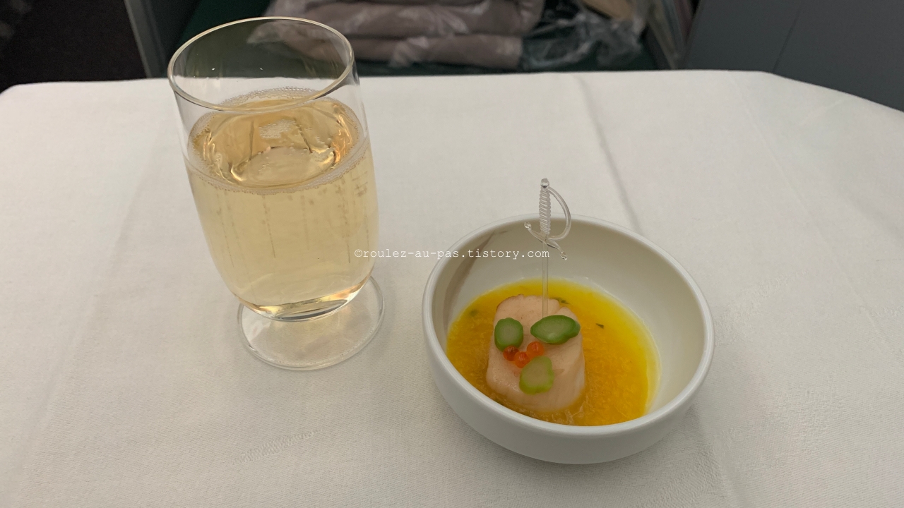 KOREAN AIR-VANCOUVER-INCHEON-BUSINESS-Pre Drink Service