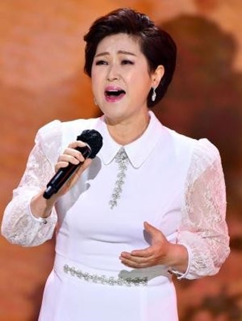 김용임 역대급여자&amp;#44; 트로트 여가수&amp;#44; 40주년 앨범&amp;#44; 인기곡 모음&amp;#44; 신곡 발매&amp;#44; 정경천 작곡&amp;#44; 사랑의 밧줄&amp;#44; 부초같은 인생&amp;#44; 트로트 디바&amp;#44; 디너쇼 일정&amp;#44; 음원 스트리밍