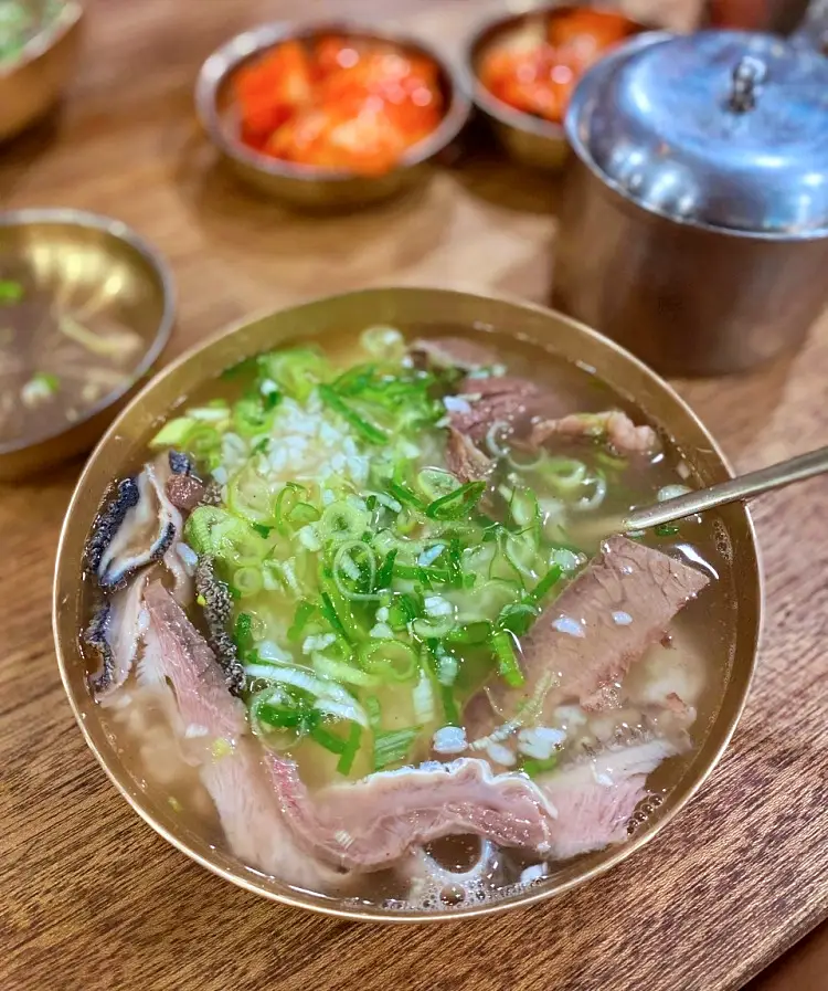 전참시 전지적참견시점 이영자 직접 끓인 보리차 청담부부 정우성 이정재 웃게한 디저트 맛집 80년 노포 방짜유기 한우 곰탕, 수육 여의도 국회의사당역 곰탕집 맛집 소개