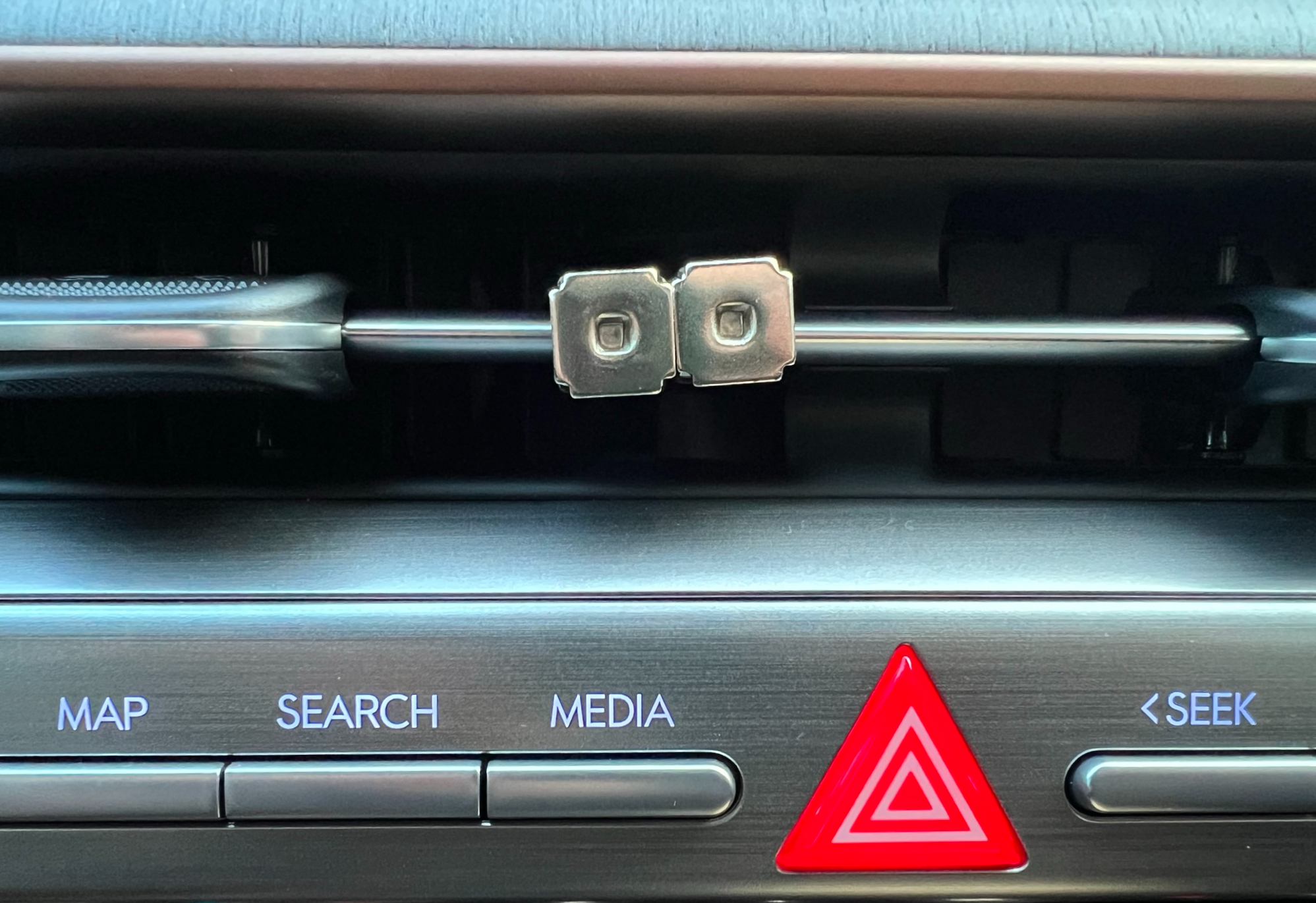 아쿠아디파르마-차량용방향제-송풍구-클립