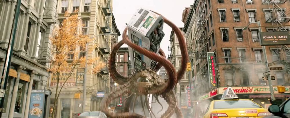 버스를 날리는 괴물 가르간투스 모습