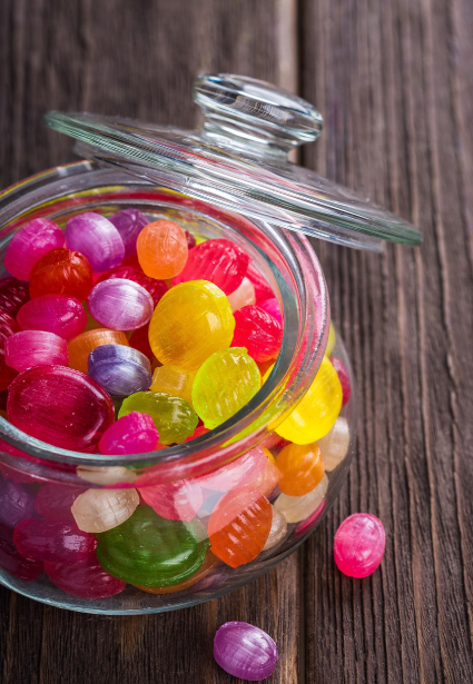 유럽 사탕 던지기 축제 어른의 일탈