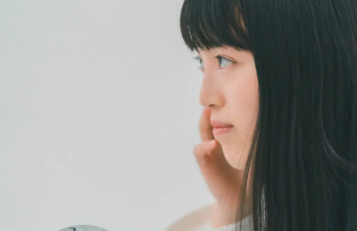 흰눈의 누런 빛