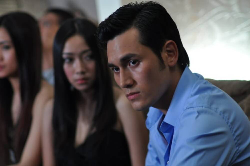 레이드 2에서 반군의 아들 우초 옆모습